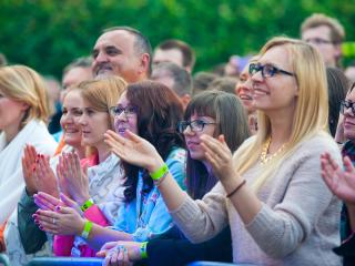 Festival Goers Finding Love at Live Events